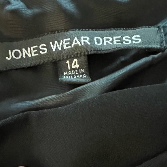 Women’s little black dress size 14. Jones Wear - Picture 2 of 3